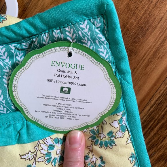 Floral Oven Mitt & Potholder Set - NWT - Picture 2 of 4